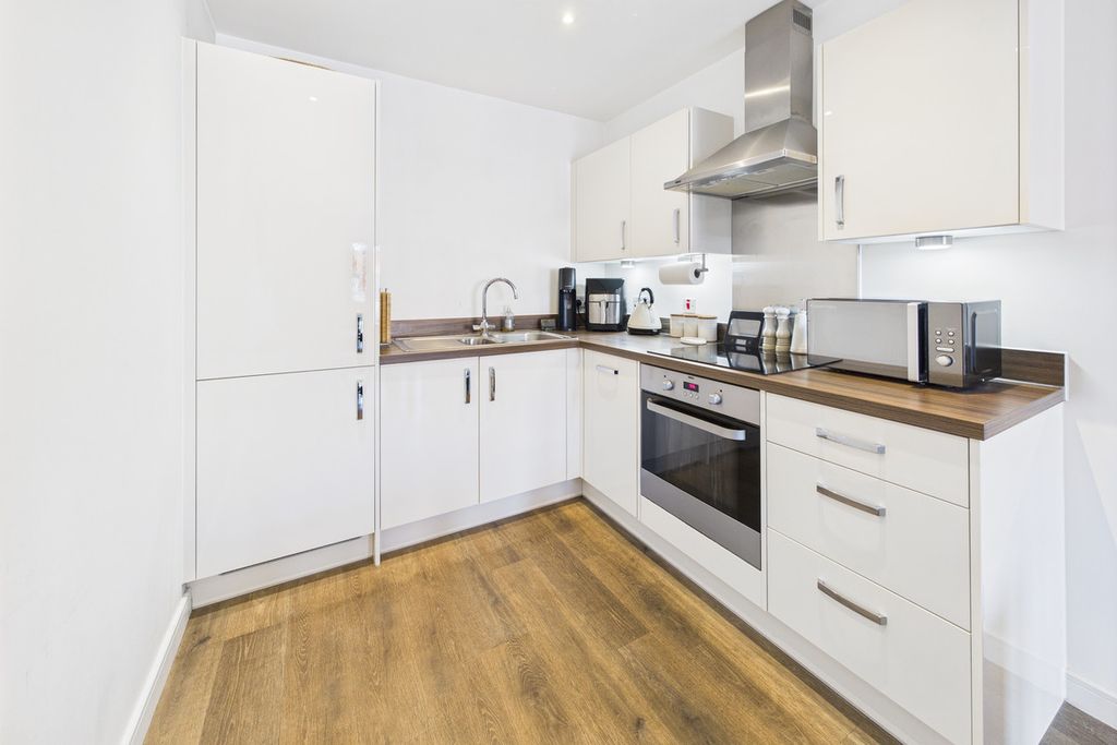 Property photo 2 of 21