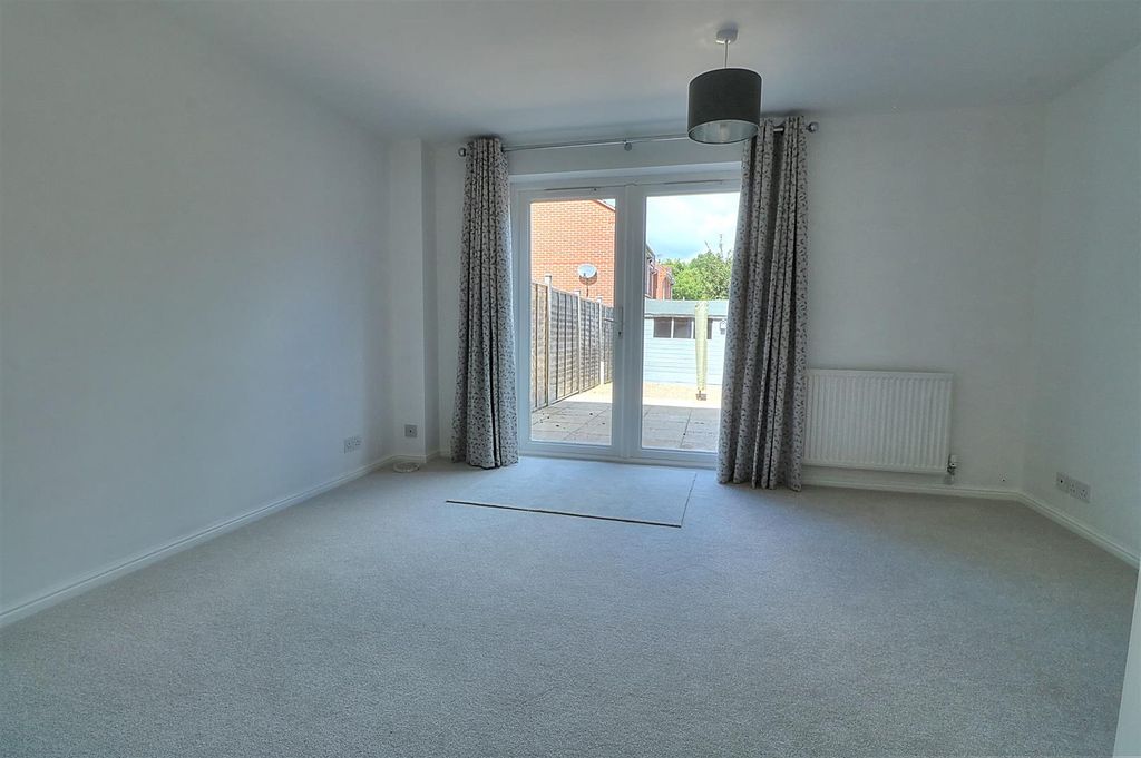 Property photo 3 of 11 Tristram Close 31 Sitting Dining 2.Jpg
