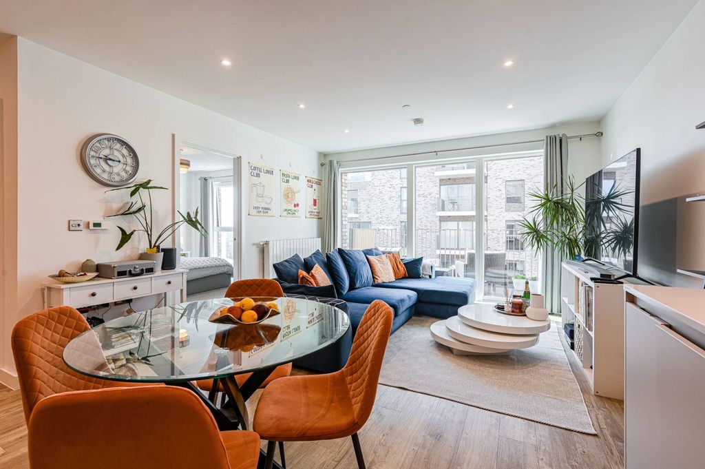 Property photo 1 of 18