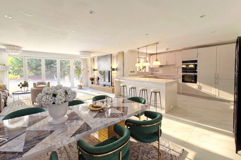 Property photo 1 of 17 Kitchen/Dining
