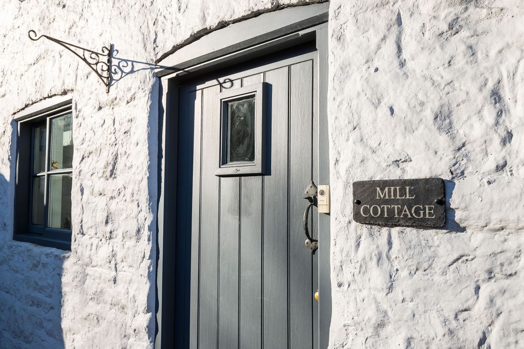 Property photo 2 of 22 Entrance