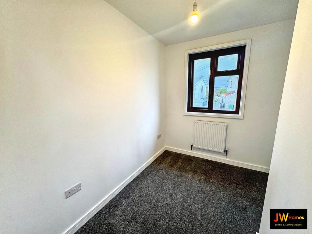Additional image 8 of 3 bed property to rentBryncelyn, Treharris CF46