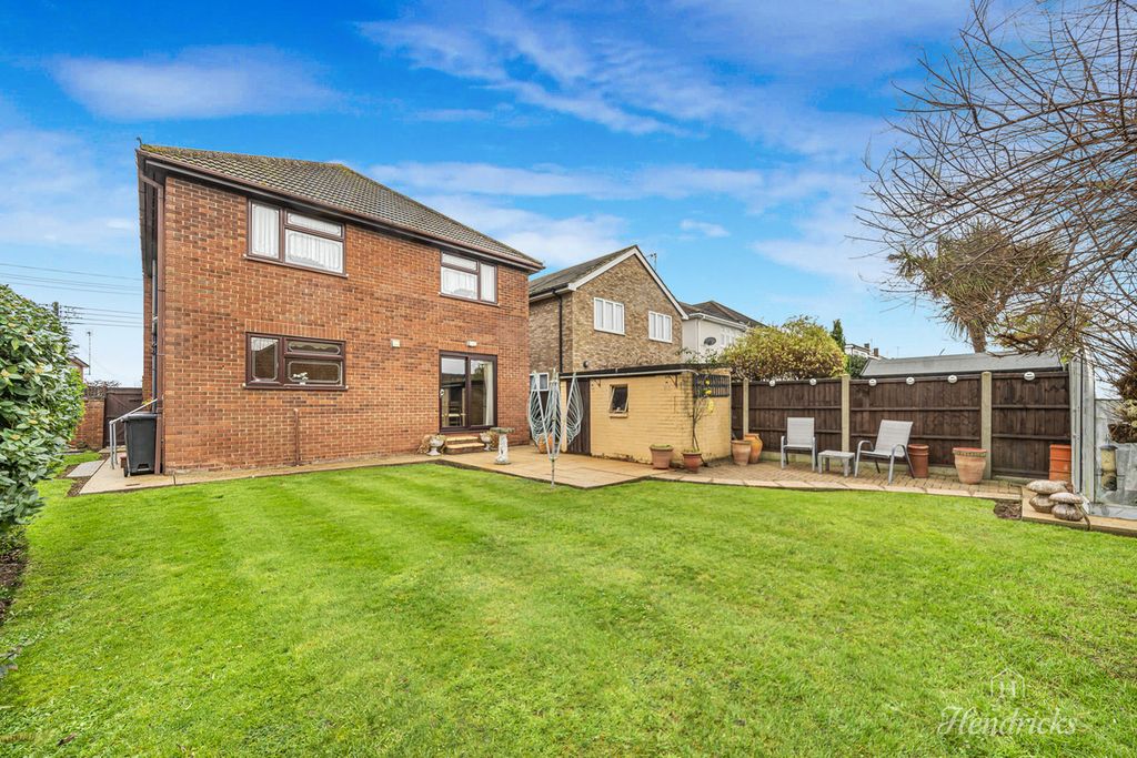 Property photo 2 of 32