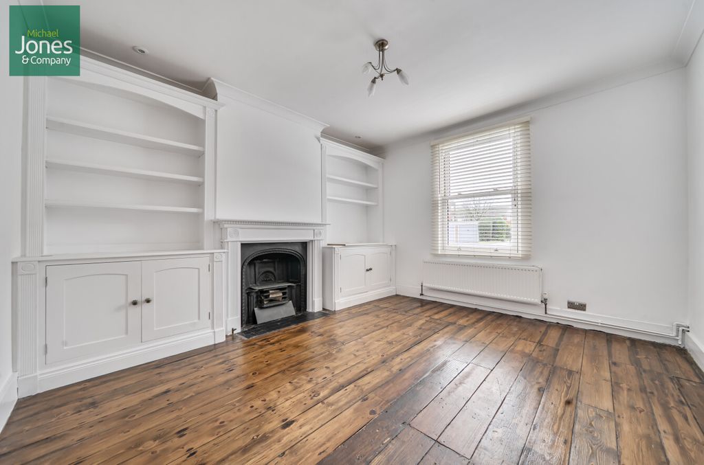 Property photo 3 of 10 Lounge