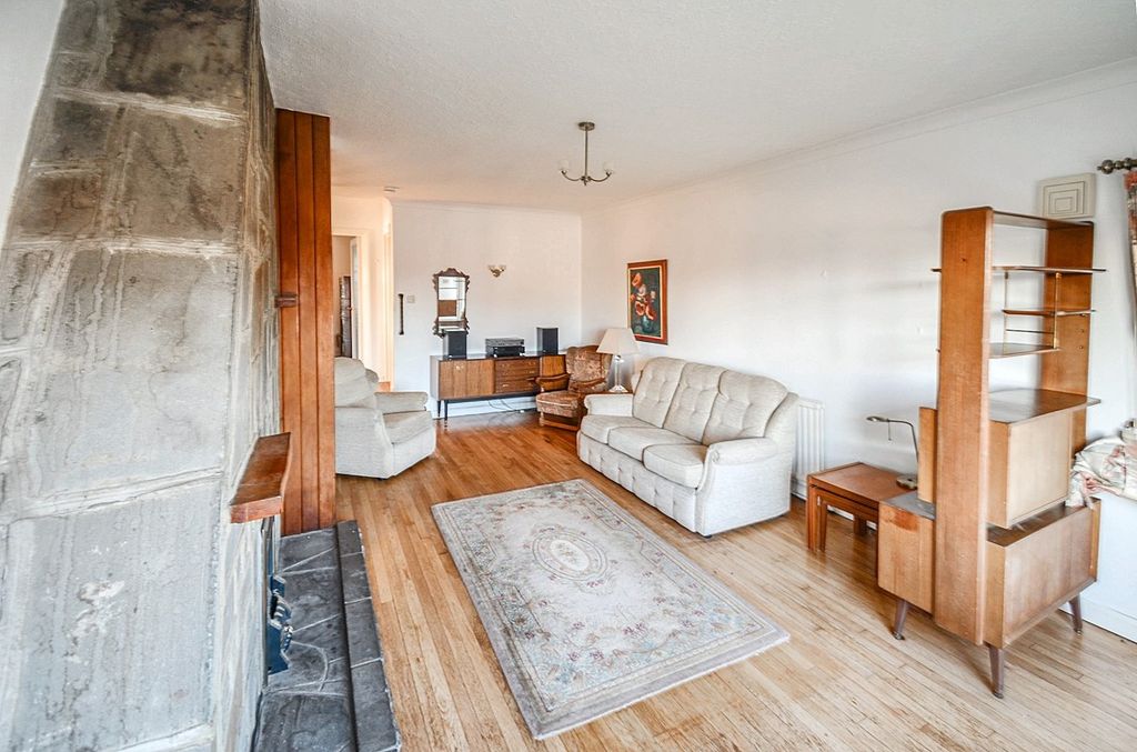 Property photo 3 of 31