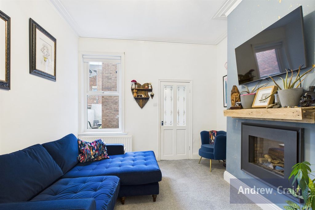 Property photo 2 of 13 Lounge