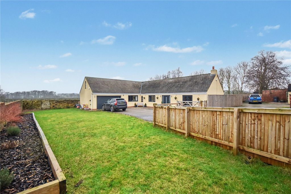 Property photo 1 of 25 Picture No. 11