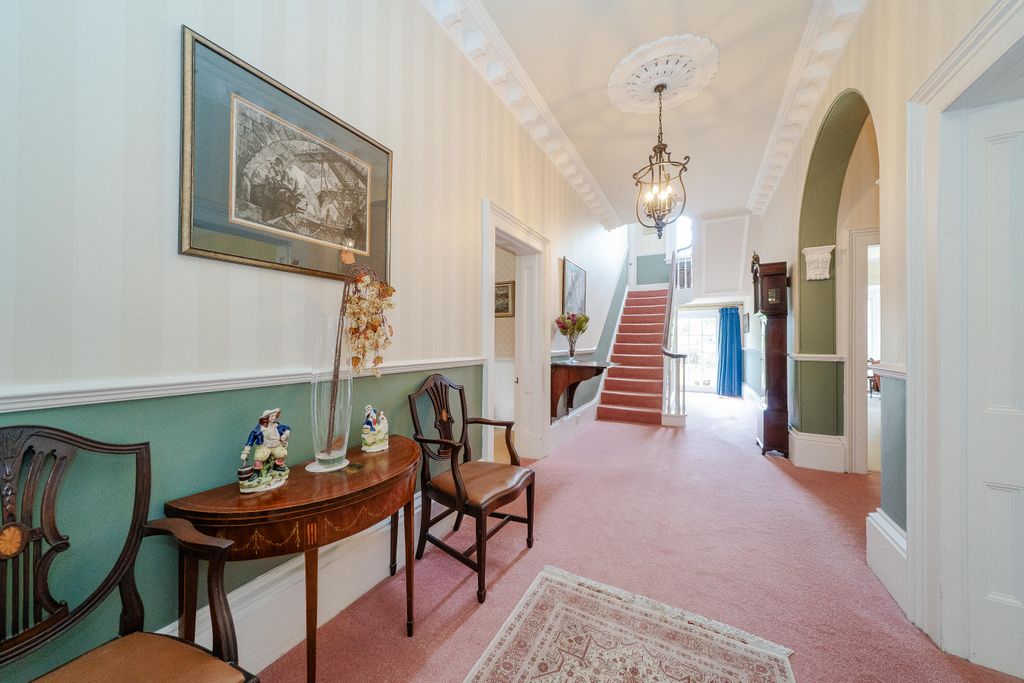 Property photo 3 of 48