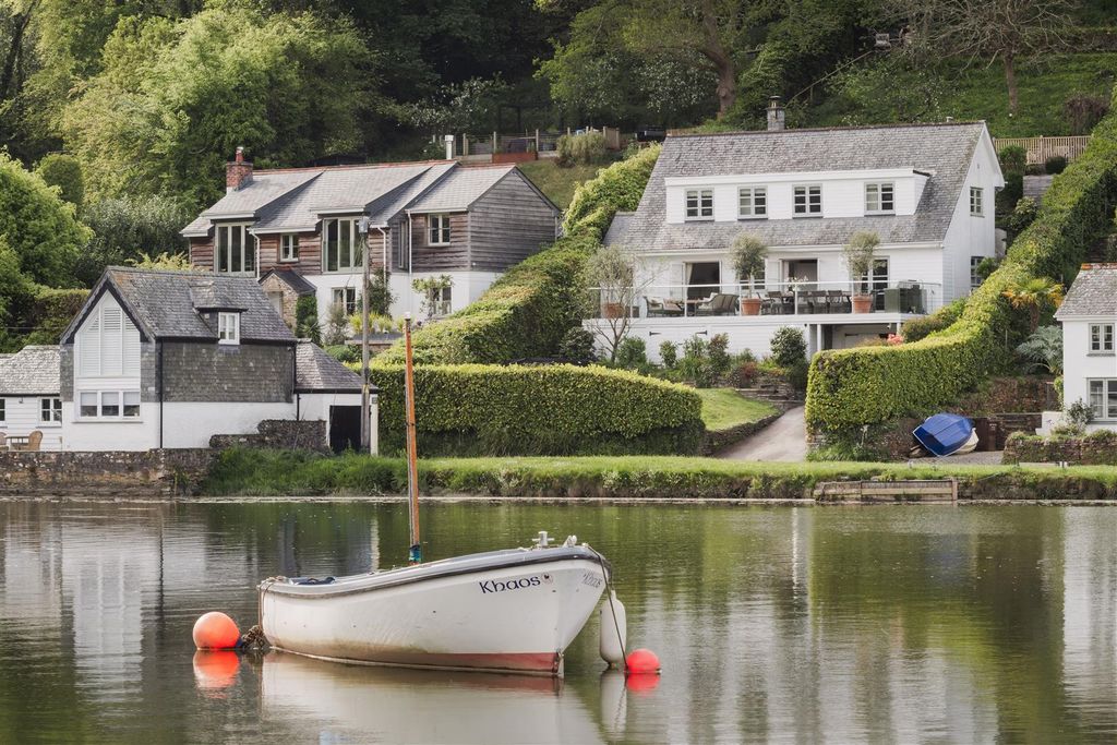 Property photo 1 of 24 Br-35 River House Boat Landscape (Potential Main P