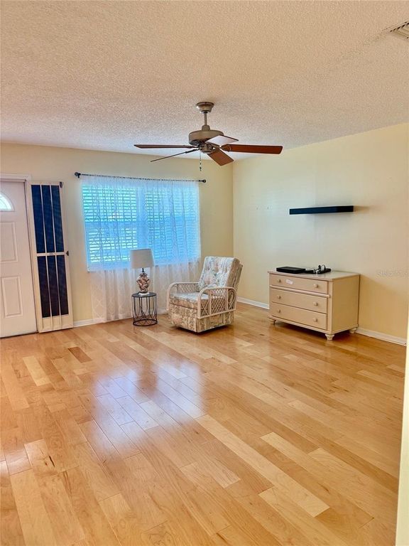 Property photo 3 of 19 <Alttext/>