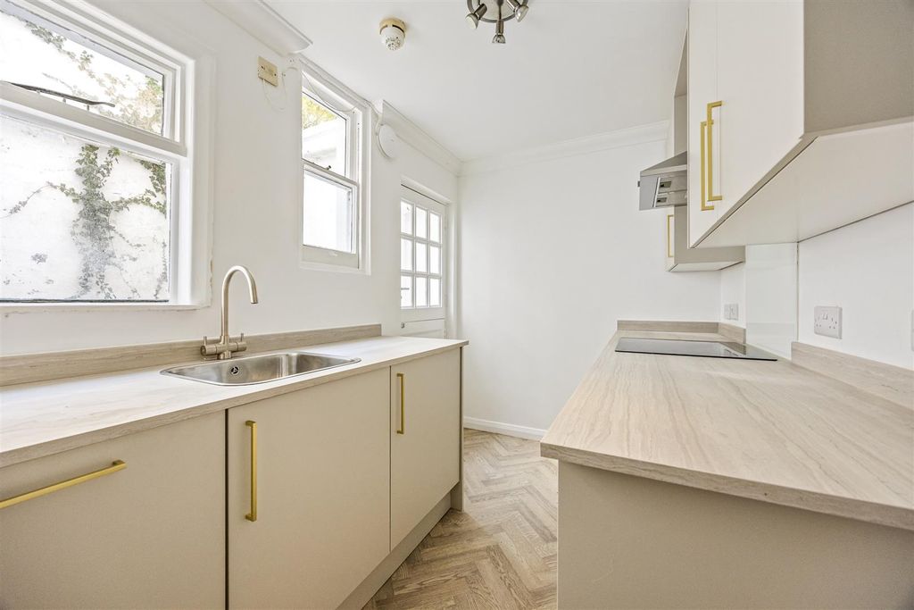 Property photo 2 of 18 Kitchen