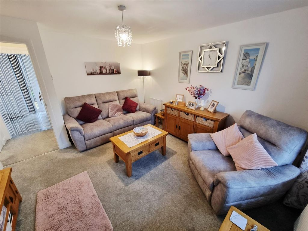 Property photo 2 of 14 Sitting Room.Jpg