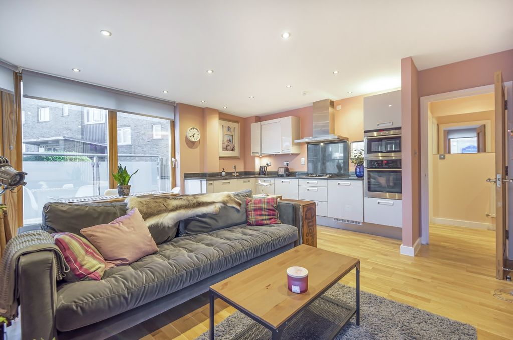 Property photo 2 of 8 Reception Room/Ki...