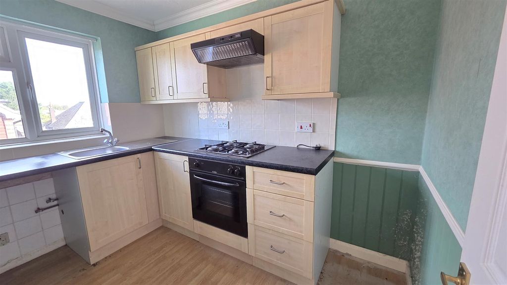 Property photo 2 of 10 Kitchen