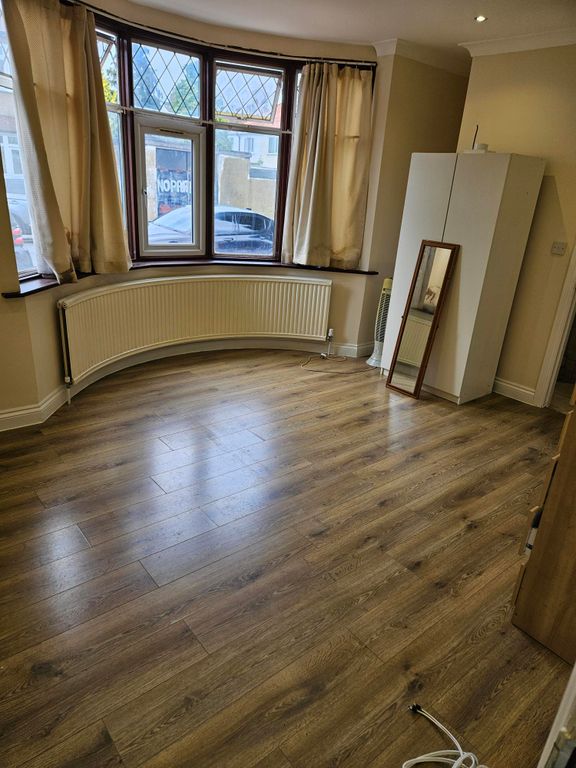 Property photo 1 of 3