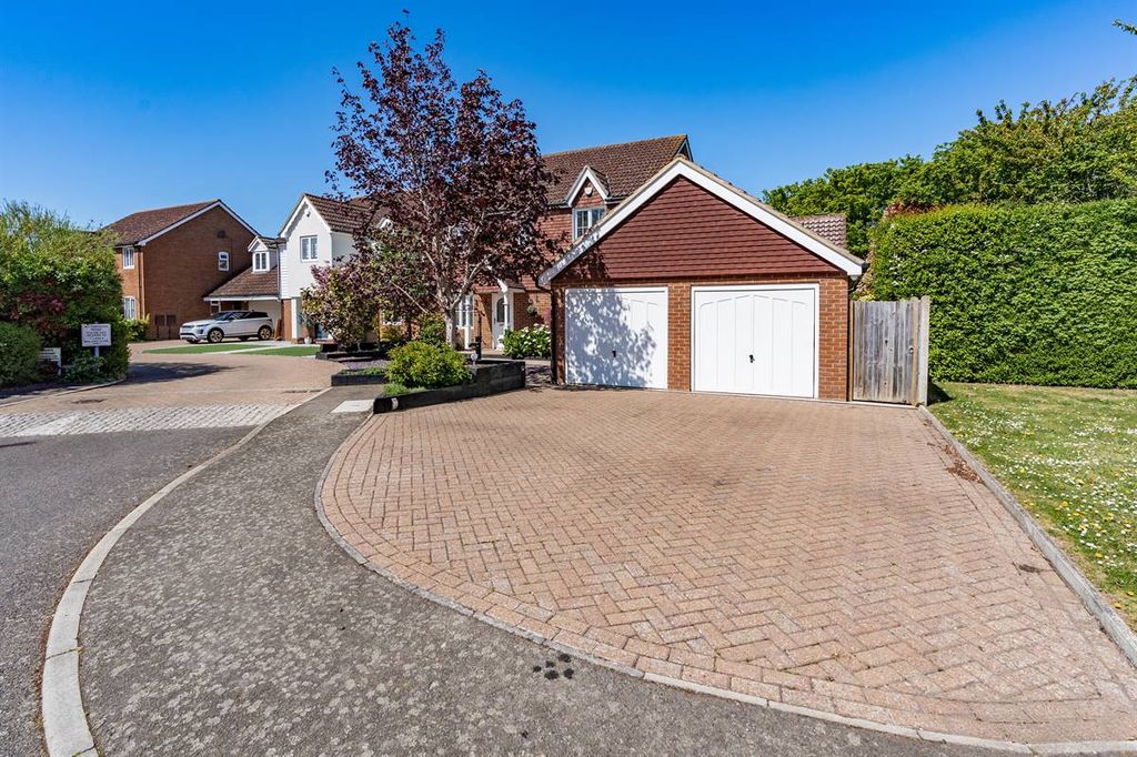 Property photo 2 of 28