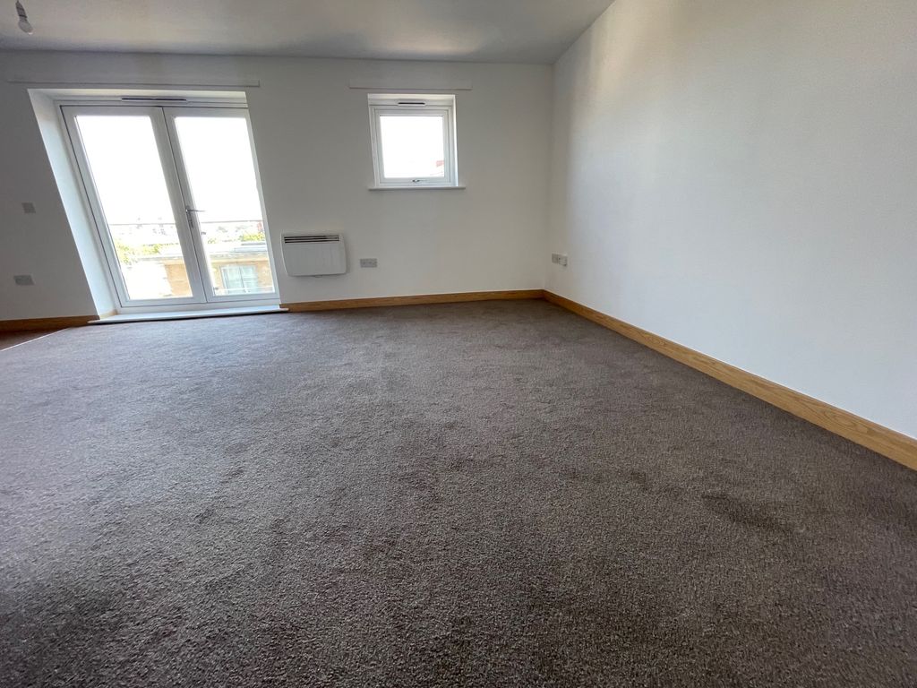 Property photo 1 of 12 Living Room