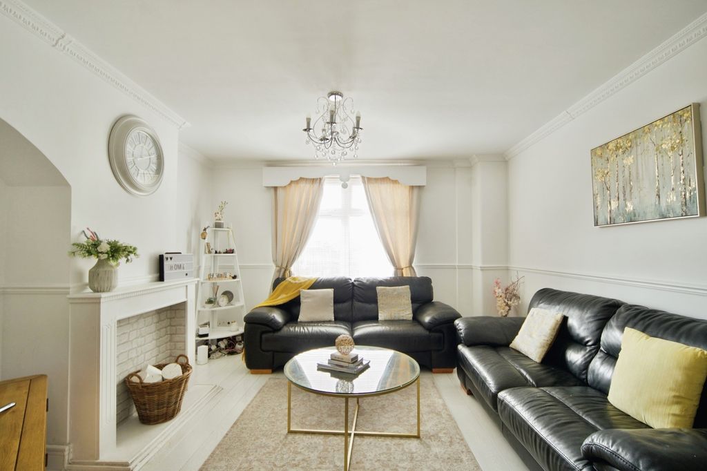 Property photo 3 of 22 Pbox-Img.Jpg