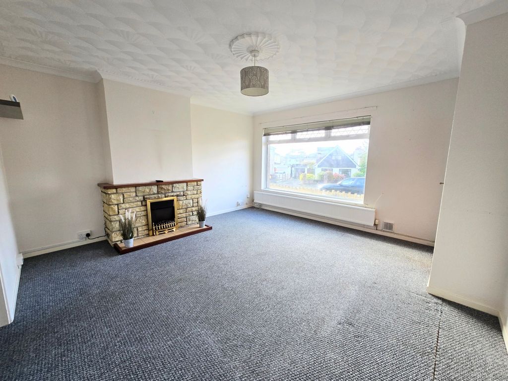 Property photo 2 of 22 Living Room