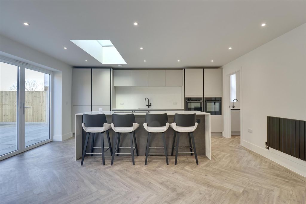 Property photo 1 of 35 59Ca7261-55Fa-4B50-9343-0474342D1E59_1_201_A.Jpeg