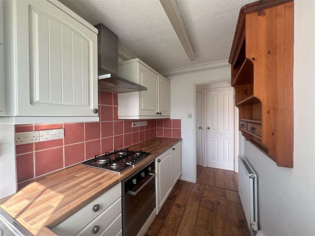 Property photo 3 of 14 Kitchen