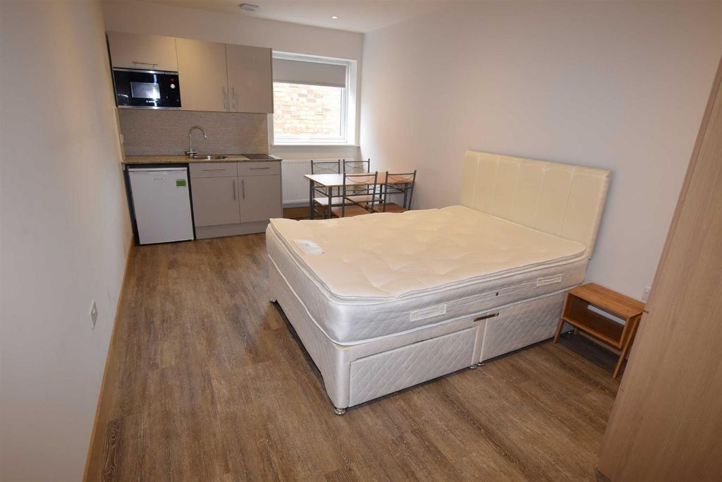 Property photo 1 of 2