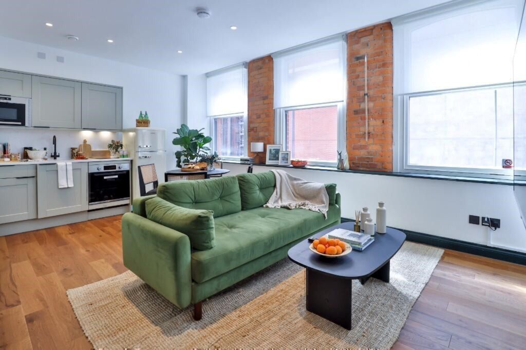 Property photo 1 of 23 Living Room