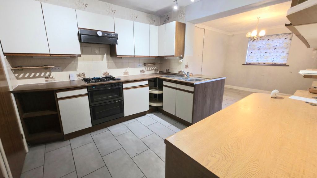 Property photo 3 of 12 Kitchen Area