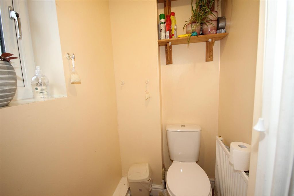 Property photo 2 of 8 Cloakroom