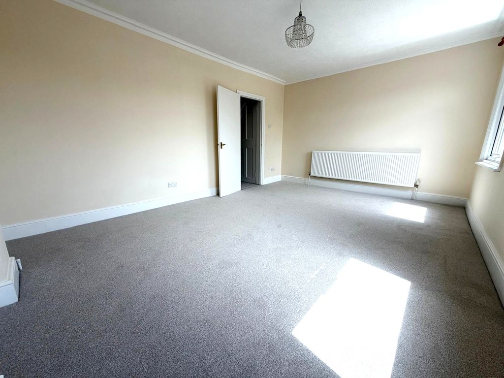 Property photo 2 of 11 Living Room