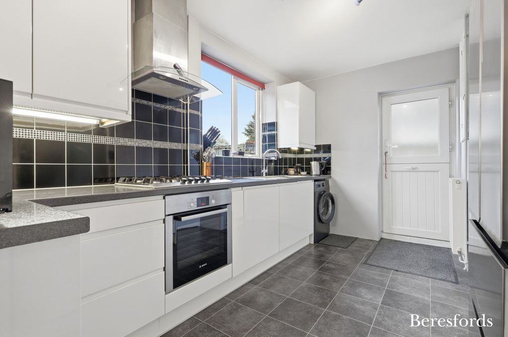 Property photo 2 of 18 Picture No. 11