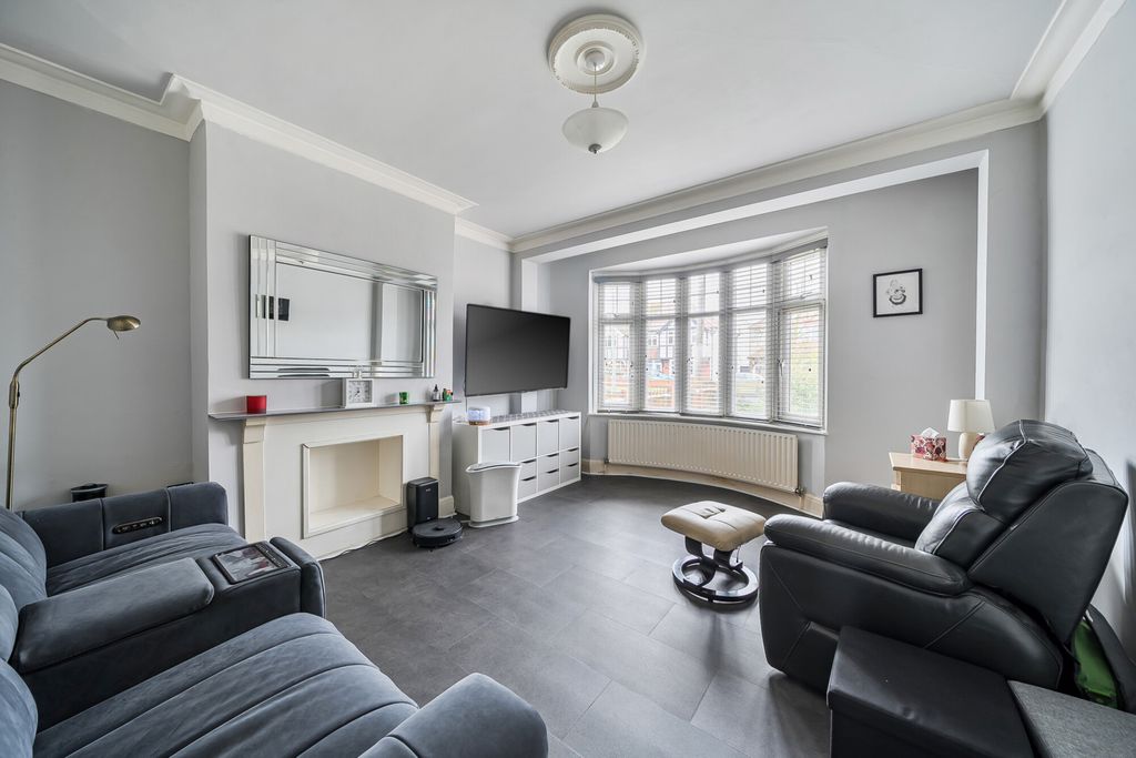 Property photo 3 of 19 1410391-8-698B23c...