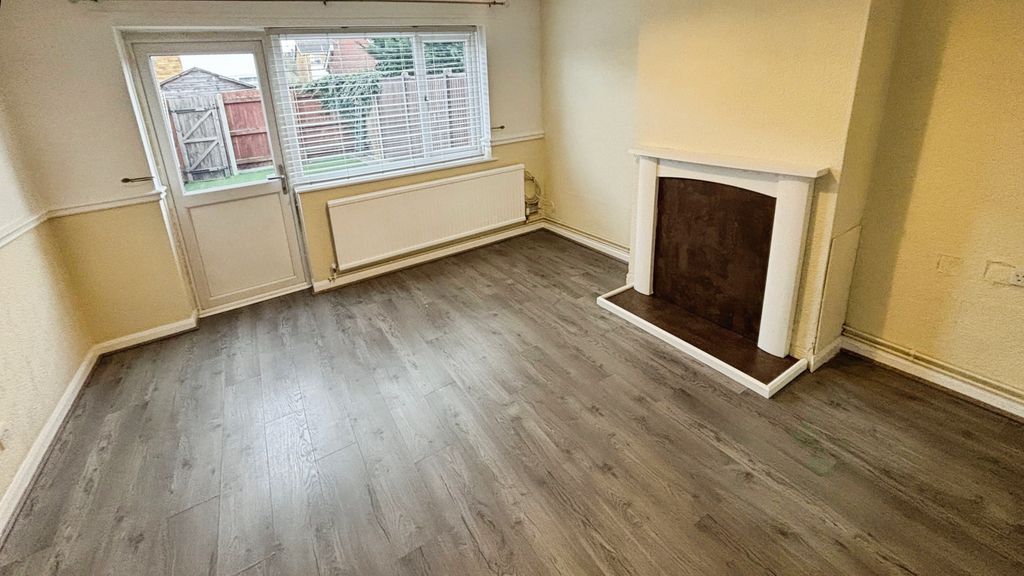 Property photo 3 of 12 Lounge