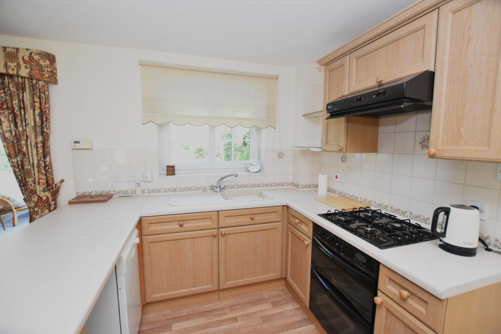 Property photo 3 of 14 Kitchen 2