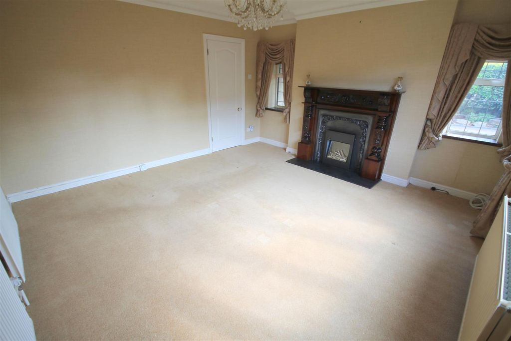 Property photo 3 of 30 Gb Sitting Room v.Jpg