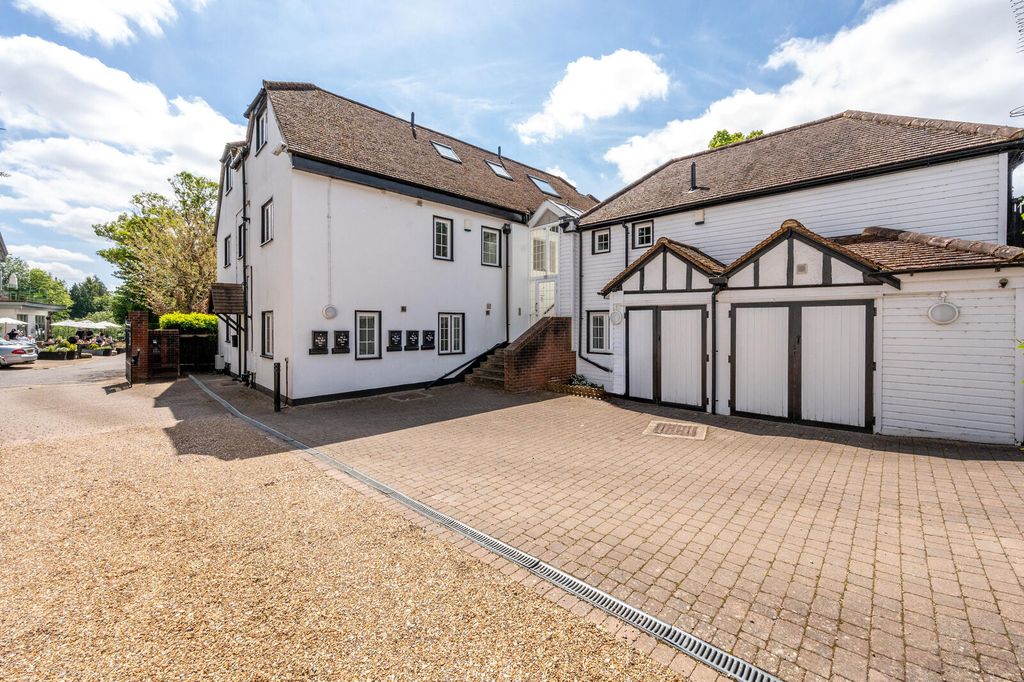 Additional image 7 of 3 bed flat for saleBoulters Lock Island, Maidenhead SL6