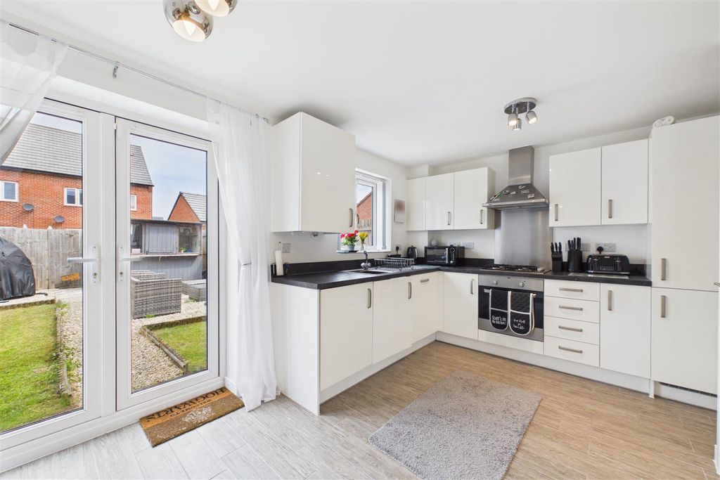 Property photo 2 of 18 Kitchen Diner