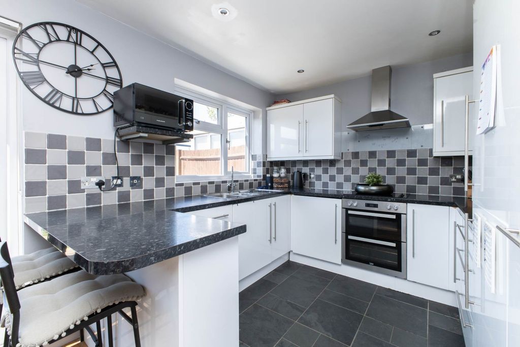 Property photo 2 of 18