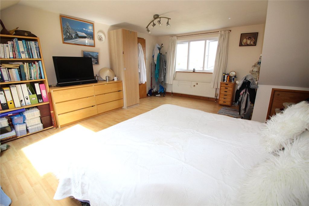 Property photo 3 of 27 Picture No. 28