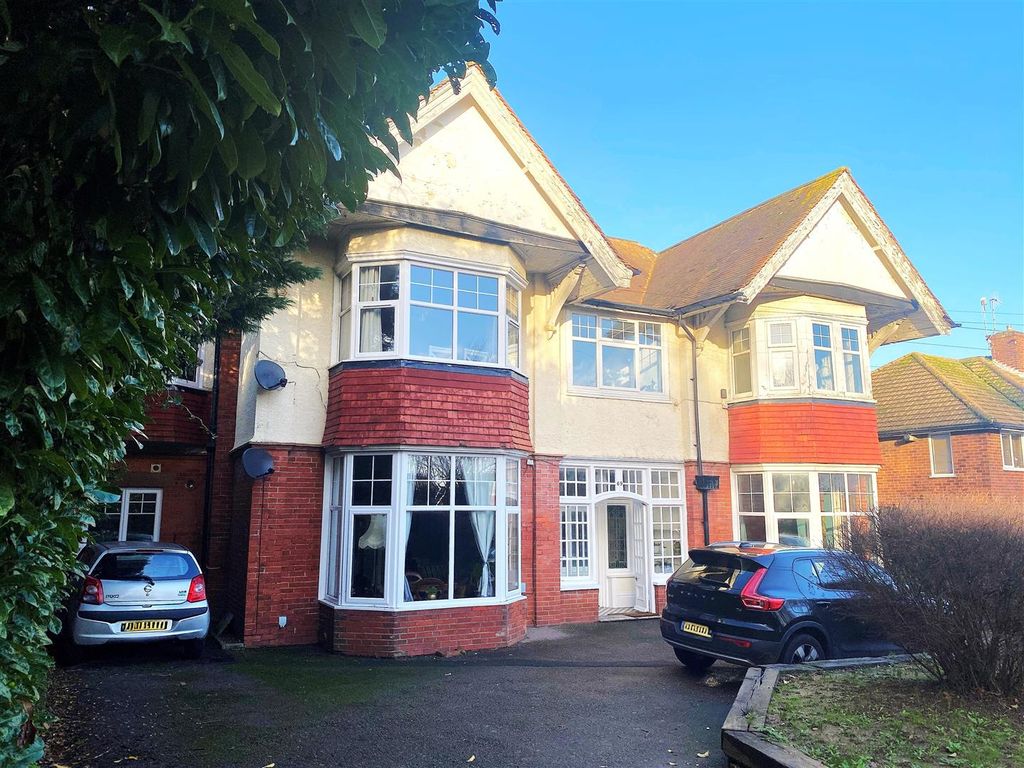 Property photo 1 of 16 69 De La Warr Rd - Front.Jpg