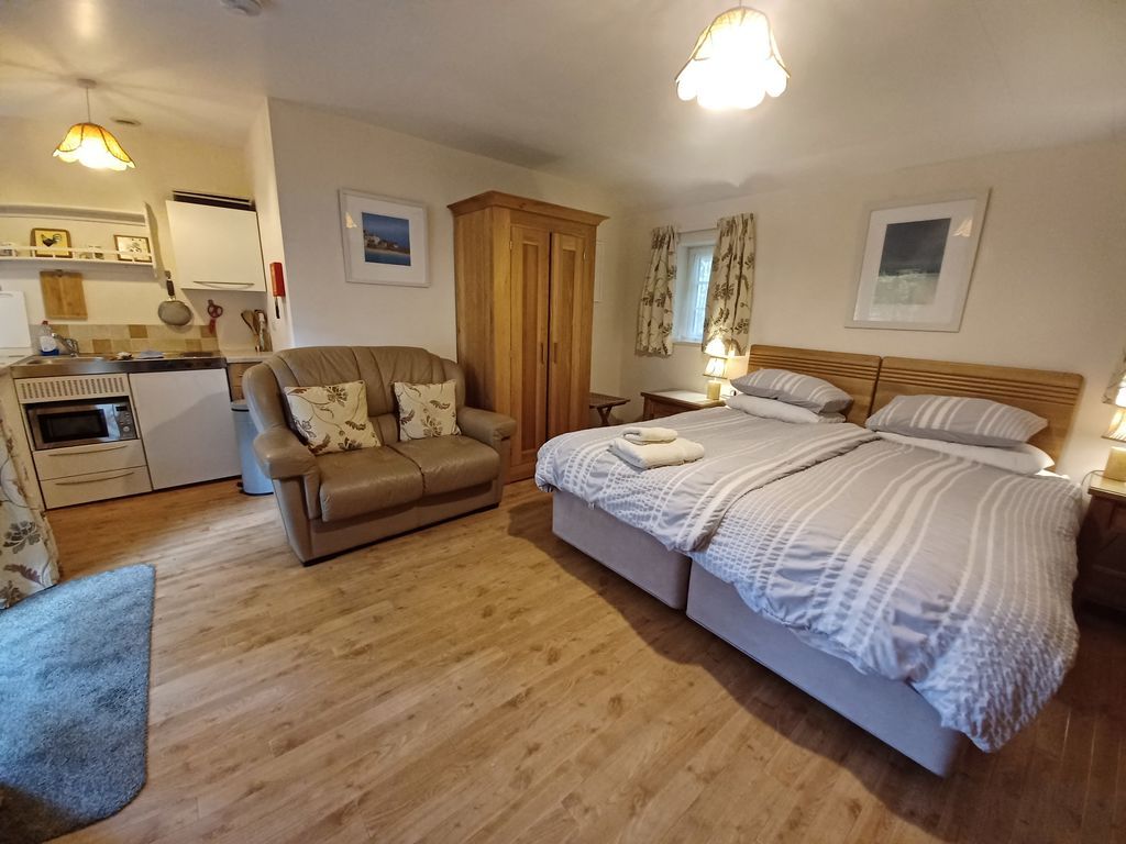 Property photo 3 of 16 Open Plan Living & Bedroom