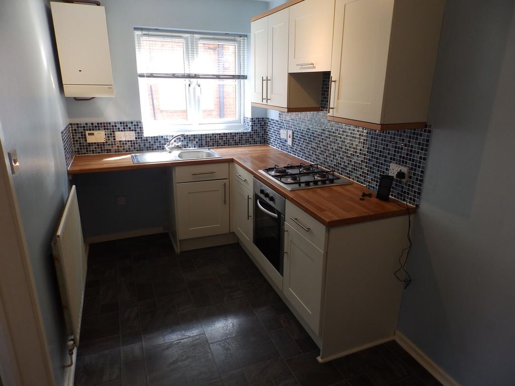 Property photo 3 of 10 Kitchen