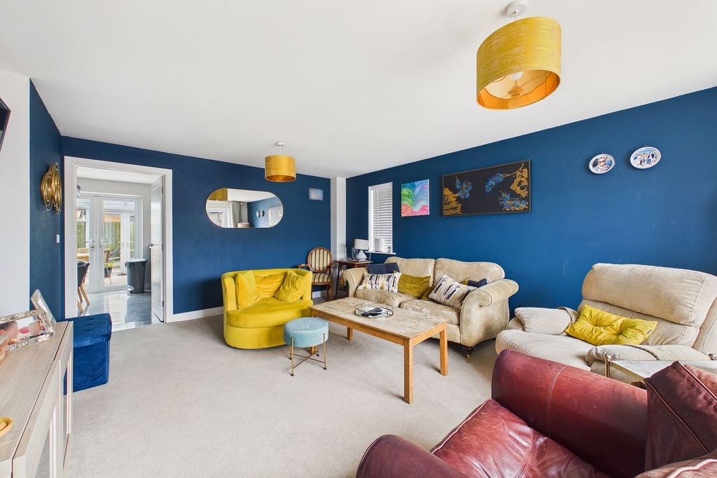 Property photo 2 of 9