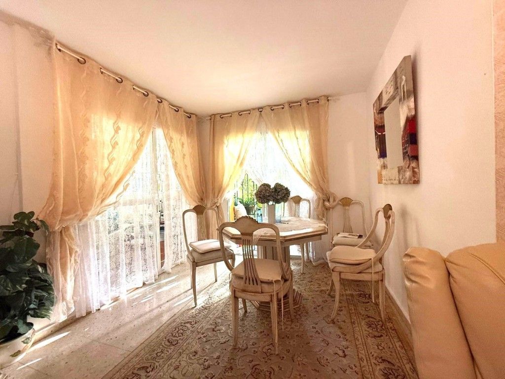 Property photo 3 of 14 Living (2)