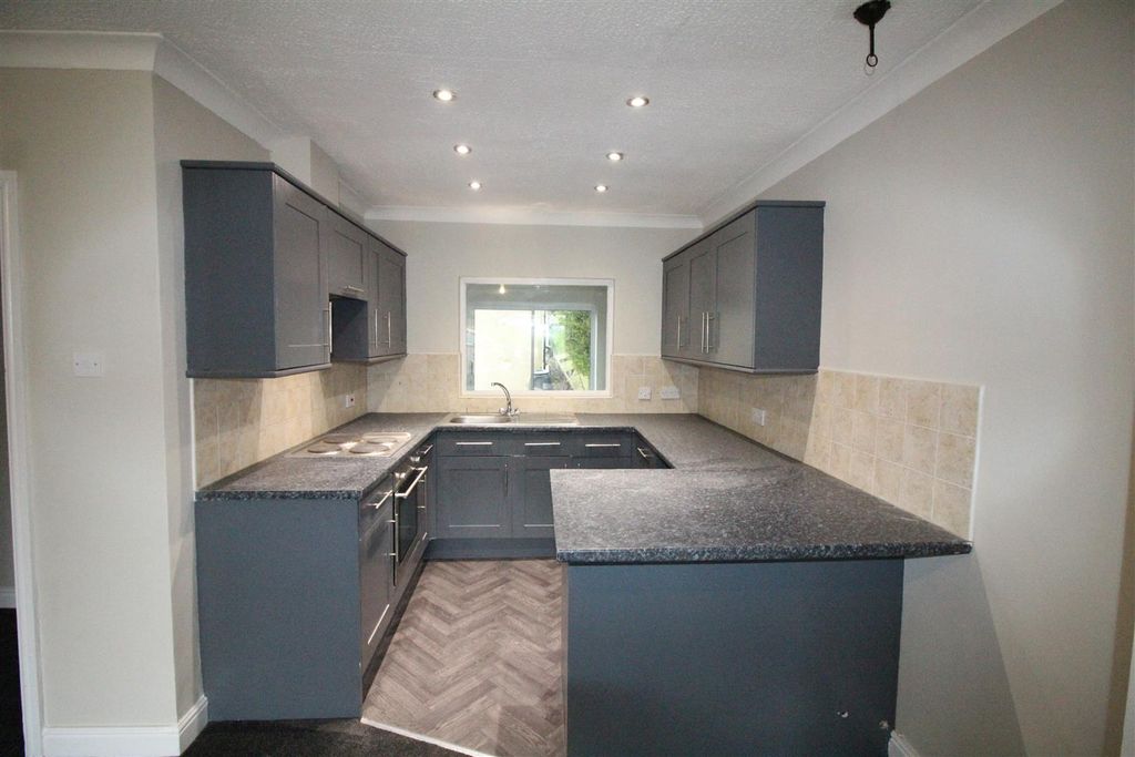 Property photo 2 of 9 Dining Kitchen