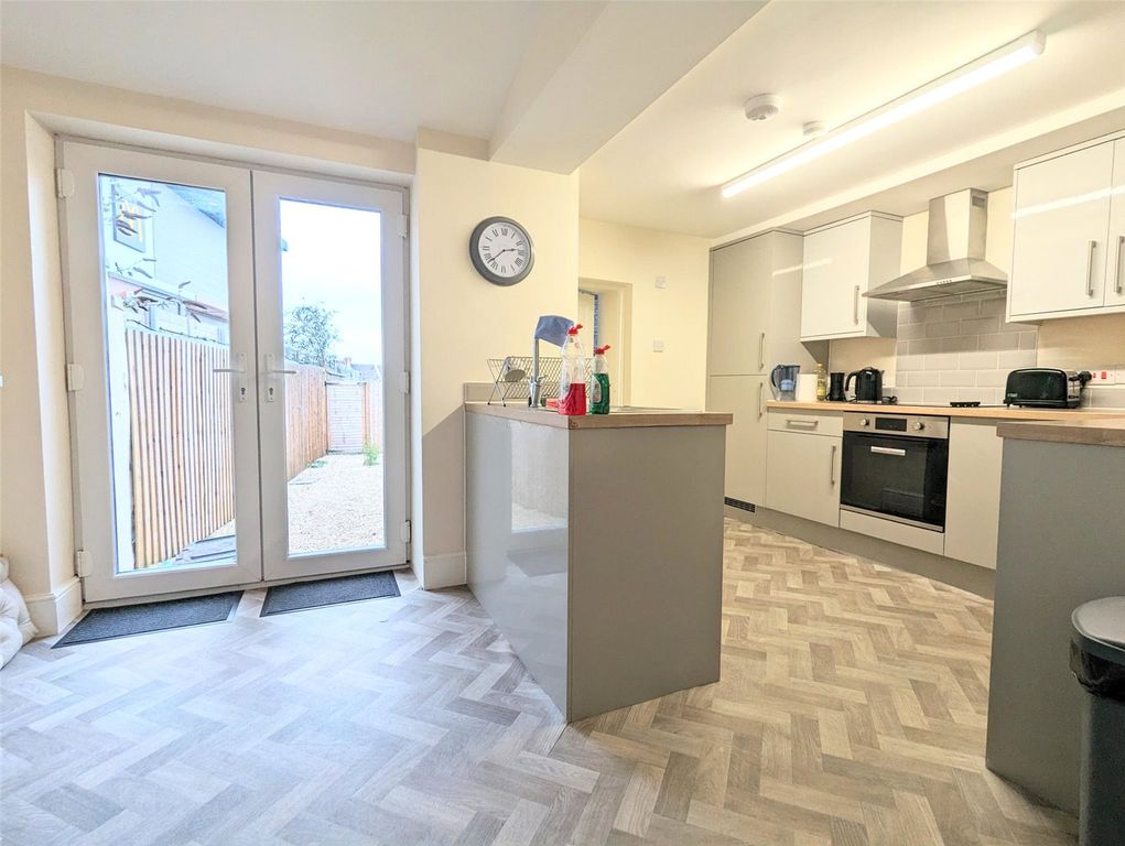 Property photo 2 of 10 Kitchen