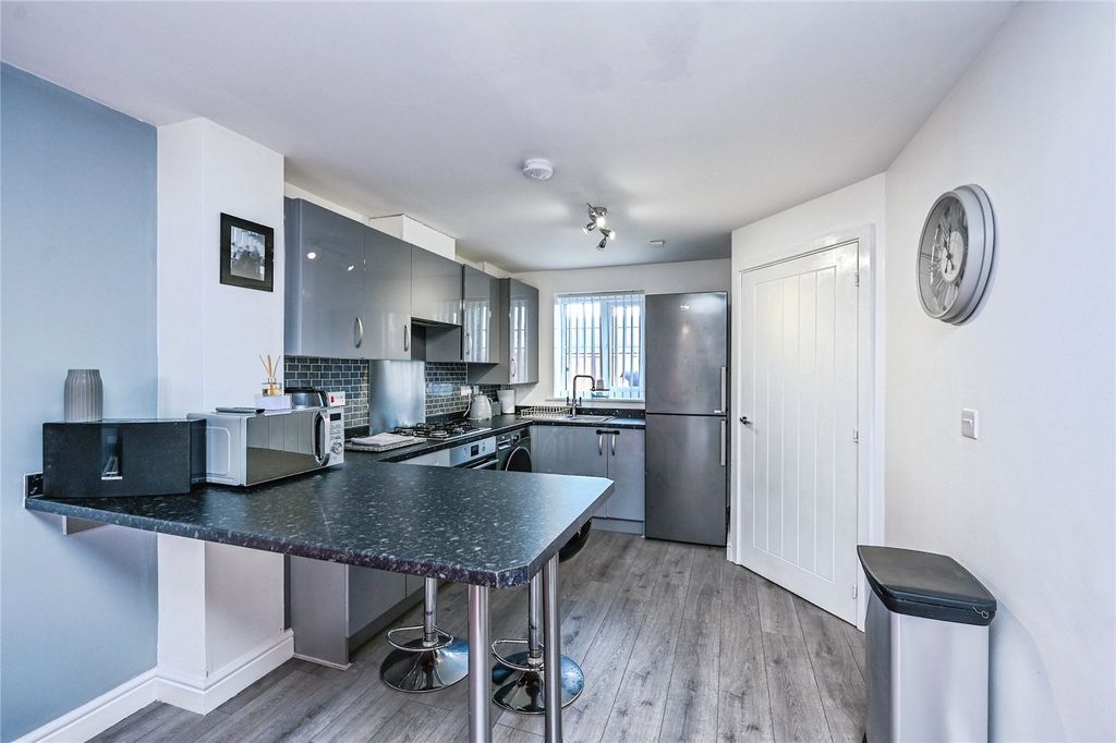 Property photo 3 of 16 Picture No. 11