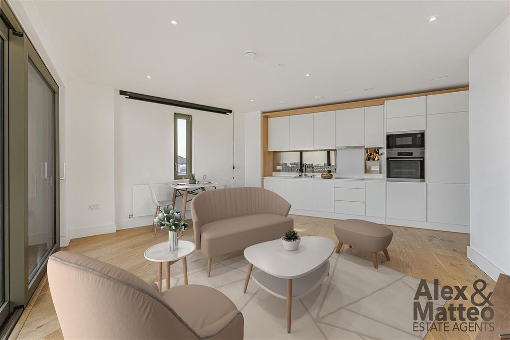 Property photo 3 of 15 Imperial Court