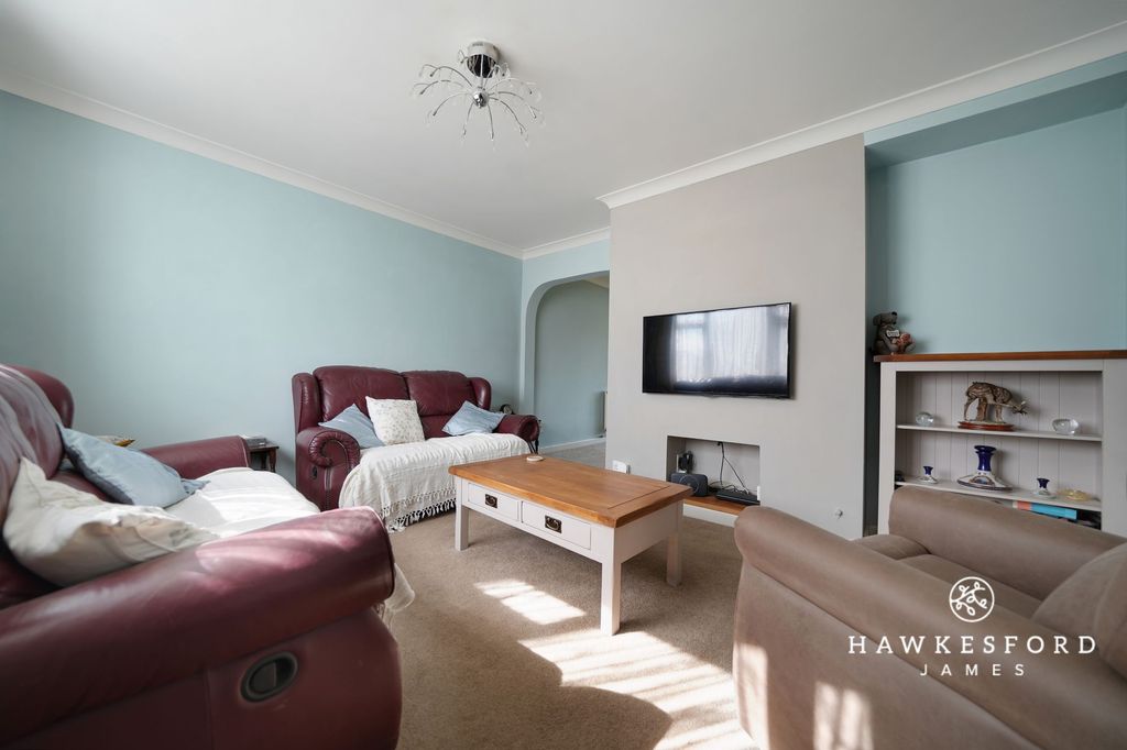 Property photo 2 of 22 St. Johns Avenue, Sittingbourne - Lounge