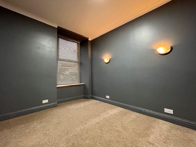 Property photo 3 of 10 Bedroom
